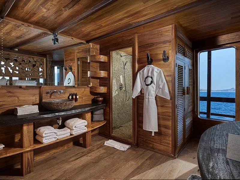 Upper Master Suite - Image 1